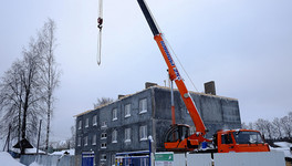 Для расселения людей из аварийного дома в Слободском районе строят трёхэтажную «панельку»
