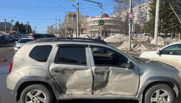 На Производственной в Кирове столкнулись «Рено» и «Киа»