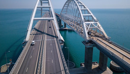 На Крымском мосту восстановили движение автомобилей по правой его части