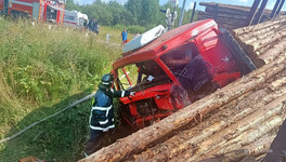 Под Верхнекамском поезд столкнулся с грузовиком на переезде