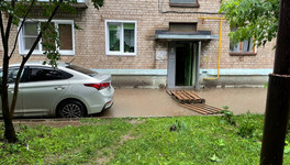 Жилой дом на Сурикова, 8, рискует обрушиться из-за неработающей ливнёвки