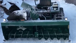 Кировчанин построил снегоуборочную машину на основе «копейки»