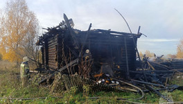 Внучка спасла 93-летнюю бабушку из горящего дома в Омутнинском районе