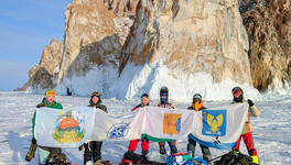 Кировские студенты прошли 102 километра по льду Байкала за семь дней