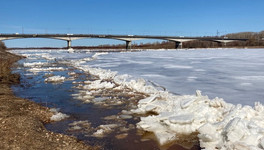 У старого моста в Кирове под лёд провалился ребёнок