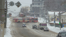 На улице Ленина троллейбус развернуло поперёк движения