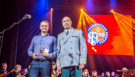 Двое кировчан получили медали МЧС России