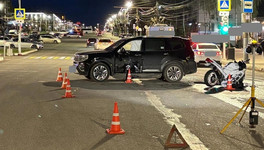В Кирове столкнулись автомобиль и мотоцикл, оба водителя пострадали