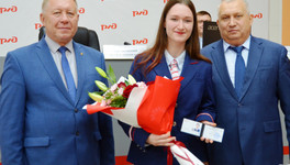 Девушка из Кирова стала первой помощницей машиниста электропоезда на ГЖД