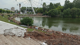 В парке имени Кирова разбирают тротуары и лестницы. Фото