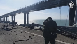 По Крымскому мосту возобновили движение легковых автомобилей и автобусов