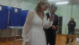 Молодожёны из Вятских Полян проголосовали в день свадьбы