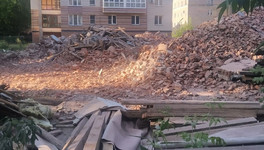 В Кирове снесли здание бывшего полицейского колледжа на Труда