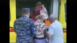 В Кирове на Луганской росгвардейцы спасли тонущую девушку