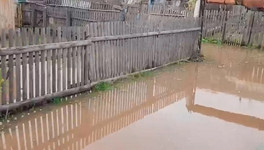 В Мурыгино пять дней нет воды из-за аварии, несколько домов и огородов затопило