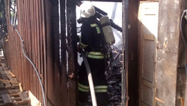 В Верхнекамском районе в пожаре погибли мать и сын