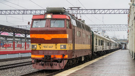 Под Кировом экстренно остановили поезд из-за опоздавшего пассажира