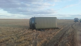 В Пижанском районе в поле перевернулся «УАЗ»: водитель погиб