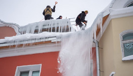 В Кирове проверяют, как управляющие компании чистят крыши от снега