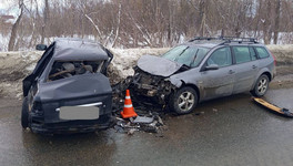 В Вятских Полянах столкнулись «Приора» и «Рено»