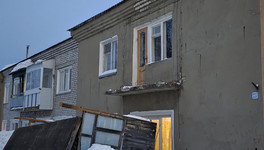 В Яранске под грузом снега обрушился балкон квартиры