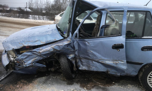 В Кирове столкнулись LADA Granta и Daewoo Nexia
