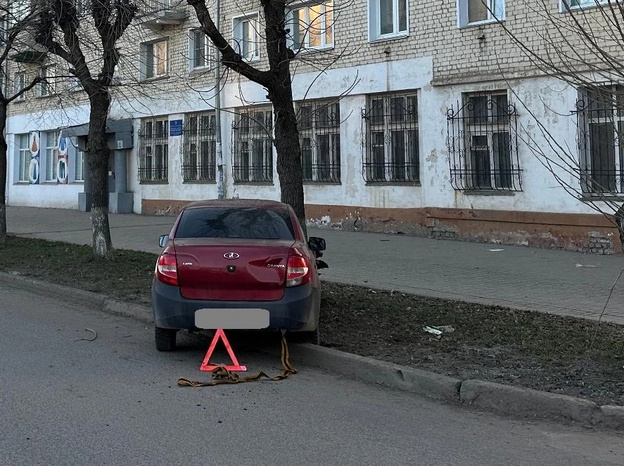 В Кирове «Лада» врезалась в дерево