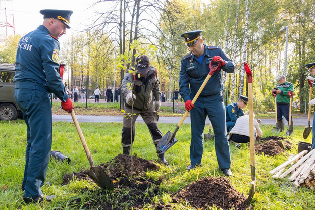 В Кирове заложили аллею к 100-летию пожарного надзора
