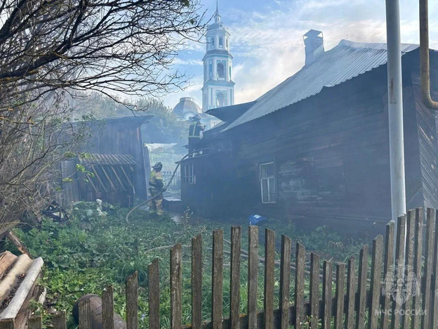 В Суне при пожаре в деревянном доме погибли два человека