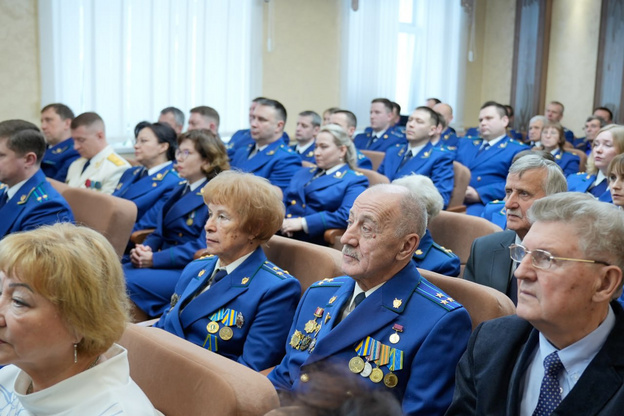 Александр Соколов поздравил работников и ветеранов прокуратуры