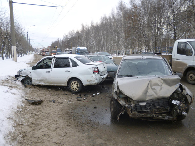В массовом ДТП на Московской пострадали три человека, в том числе 9-летняя девочка