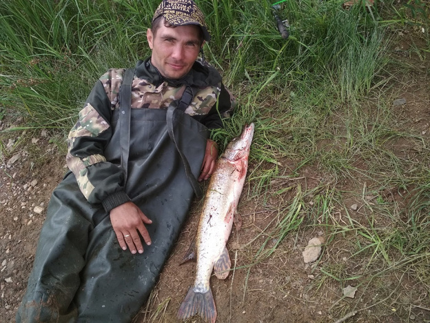 «Семья не хочет опускать руки»: в Кирове для поисков пропавшего 35-летнего рыбака ищут подводный квадрокоптер