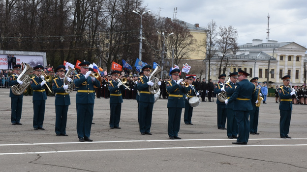 На Театральной площади Кирова прошёл парад в честь Дня Победы