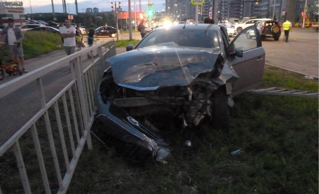 В Кирове автомобиль сбил шестерых пешеходов на тротуаре