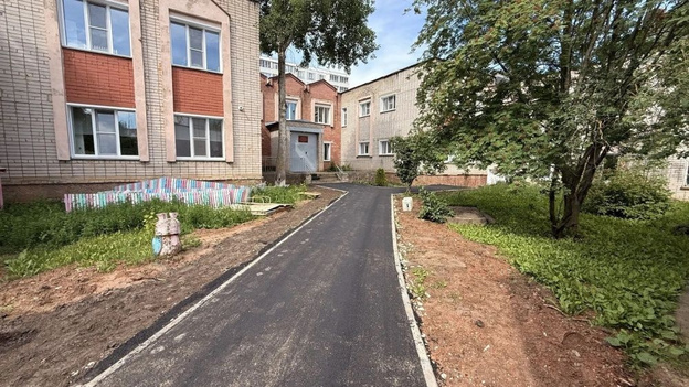 В Кирове обновили асфальт на территориях 10 детских садов