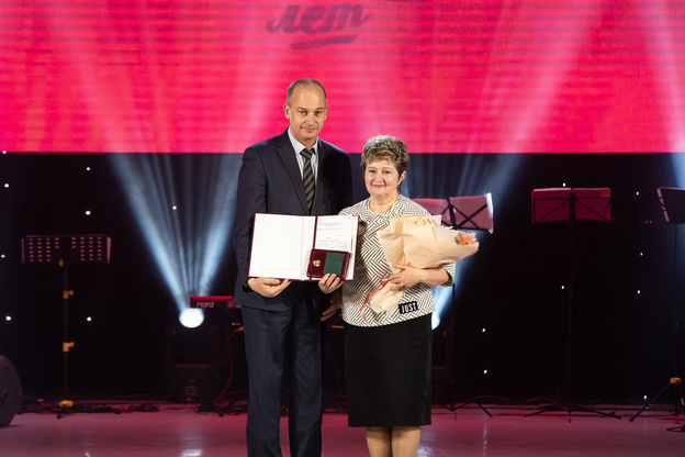 Более 100 сотрудников «Кировского мясокомбината» отметили почетными наградами