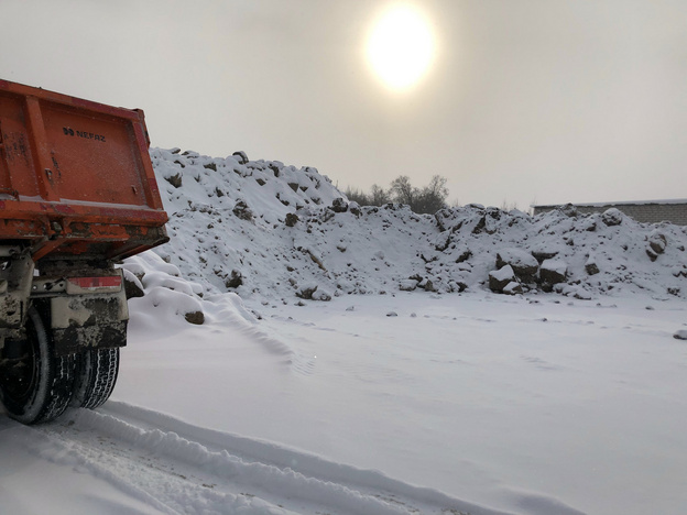 В снегу на кировской свалке обнаружили химические загрязнения