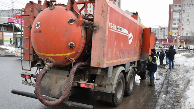 Ливнёвку в Кирове очистят от льда и мусора к 15 апреля