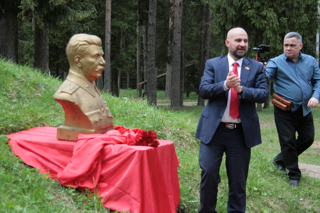 «Страна сплотилась»: зачем в Кировской области установили памятник Сталину и почему родственники репрессированных не против