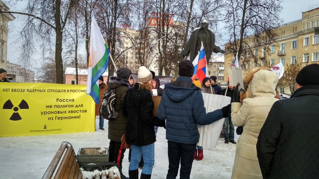 «Как общество что-то проконтролирует, если нас не пустят за забор»: кировчане вышли на пикет против перепрофилирования «Марадыковского»