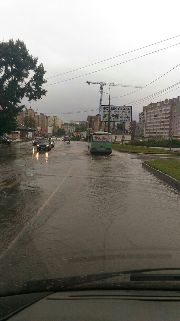 Киров утонул в лужах после проливного дождя