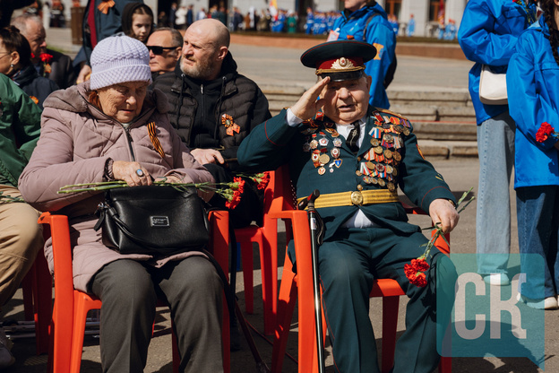 Торжественный парад на Театральной площади 9 мая. Фоторепортаж