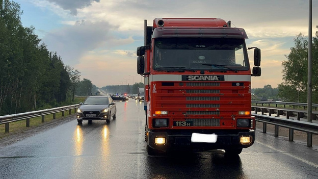 На южном обходе Кирова столкнулись Nissan Almera и Scania