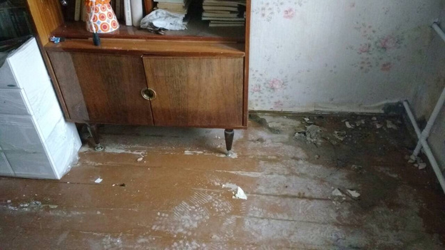 После проведения капремонта в доме на 90-летнюю кировчанку рухнул потолок