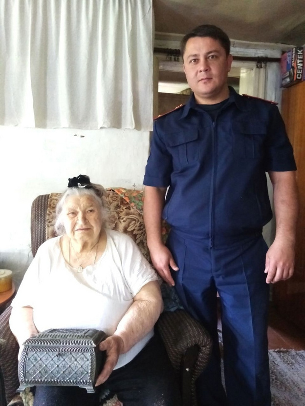 В Кировской области следователи вернули пенсионерке украденную шкатулку с драгоценностями