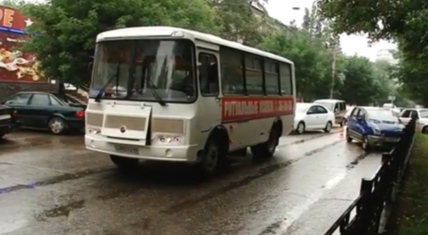 На Октябрьском проспекте ритуальный автобус спровоцировал массовое ДТП