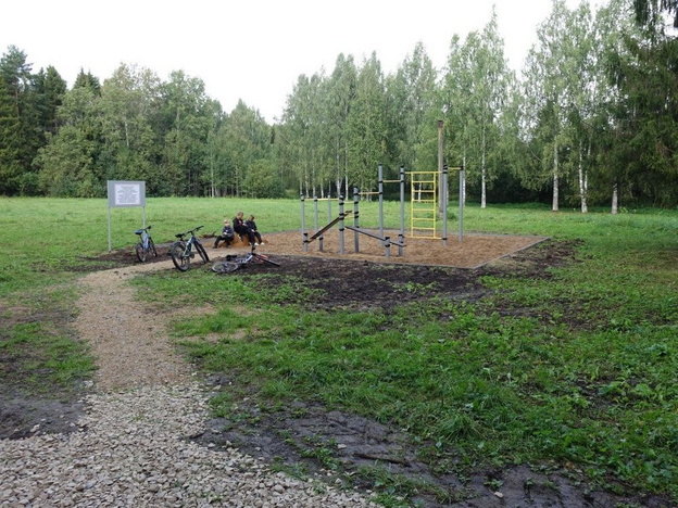 Елена Ковалёва проверила строительство «умной» спортплощадки в Лянгасово