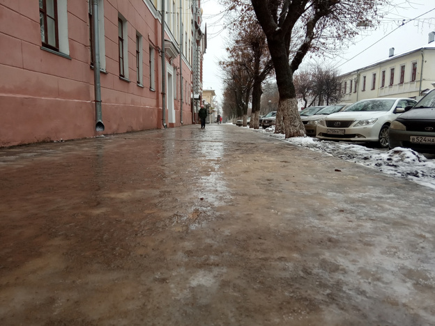 Кировские тротуары превратились в каток