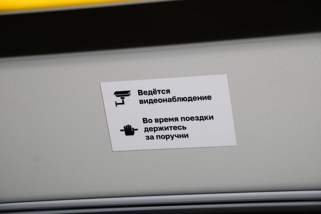 Стильно и удобно: московский дизайнер Мария Пороцкая поделилась процессом создания наклеек для кировского транспорта