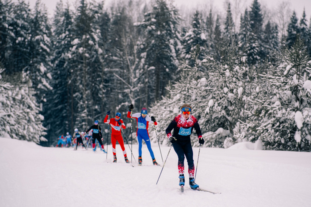 Кировская область встала на лыжи: более 10 000 участников стартовали на «Лыжне России»